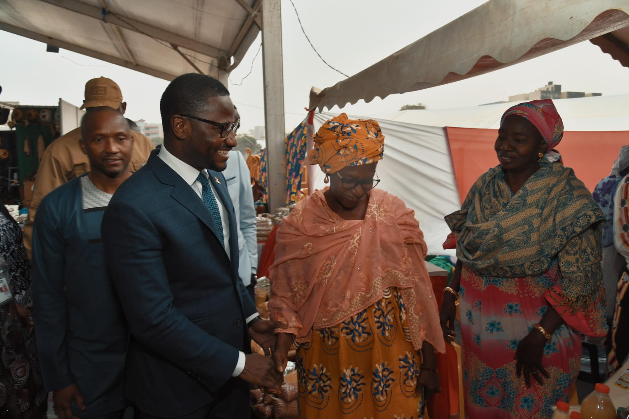 Foire Internationale de Dakar | Ousmane Sylla à la rencontre des ambassadrices de la région de Kédougou