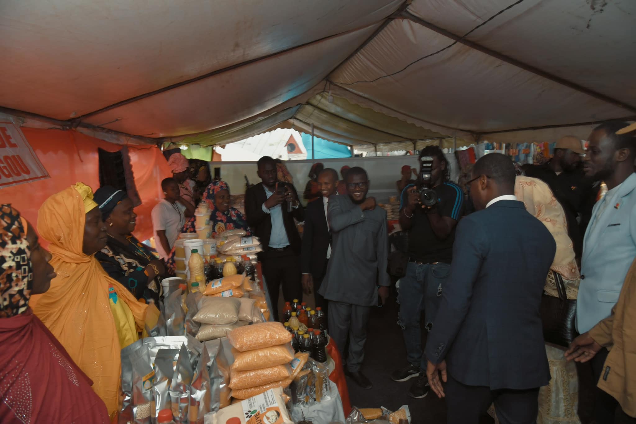 Foire Internationale de Dakar | Ousmane Sylla à la rencontre des ambassadrices de la région de Kédougou