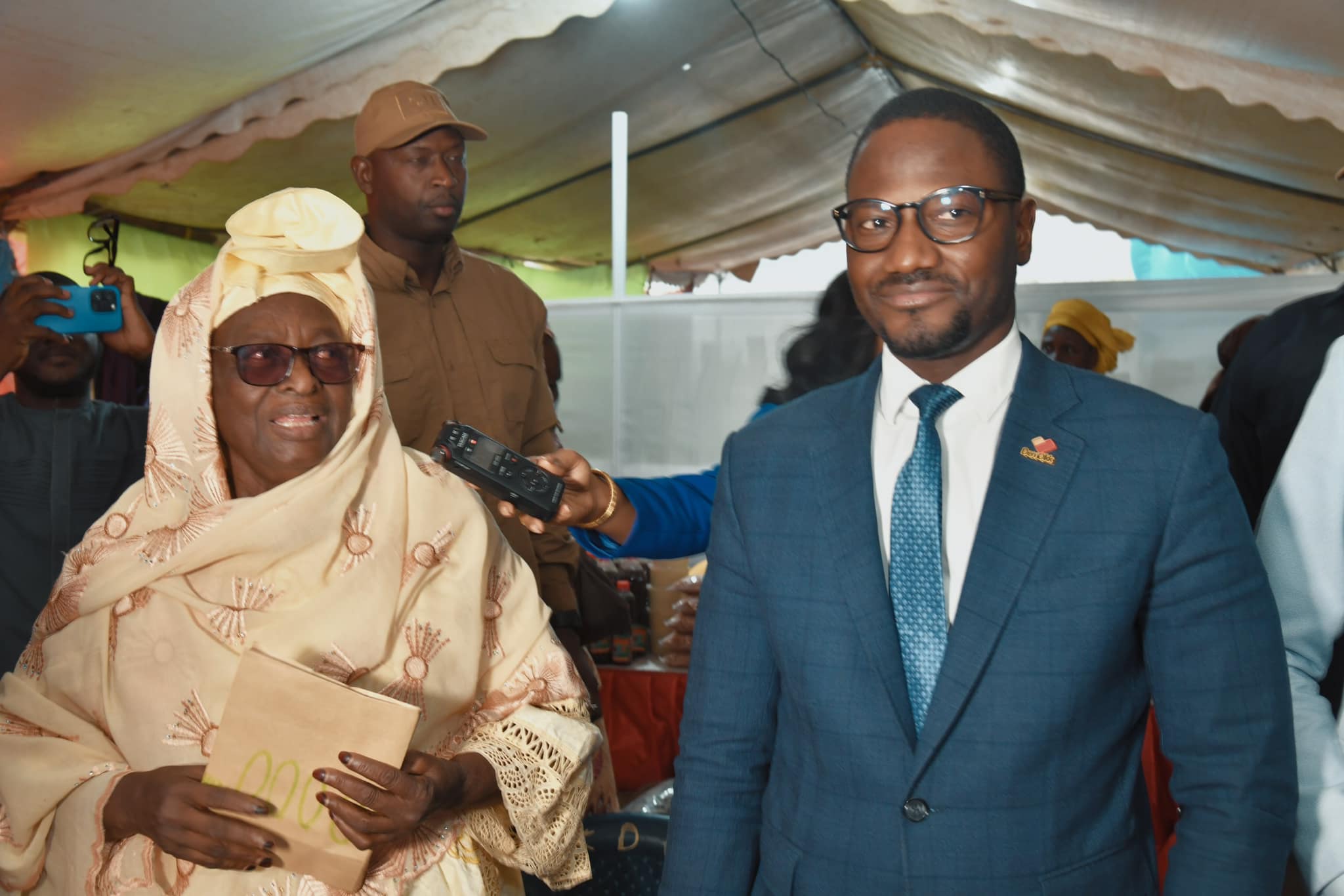 Foire Internationale de Dakar | Ousmane Sylla à la rencontre des ambassadrices de la région de Kédougou