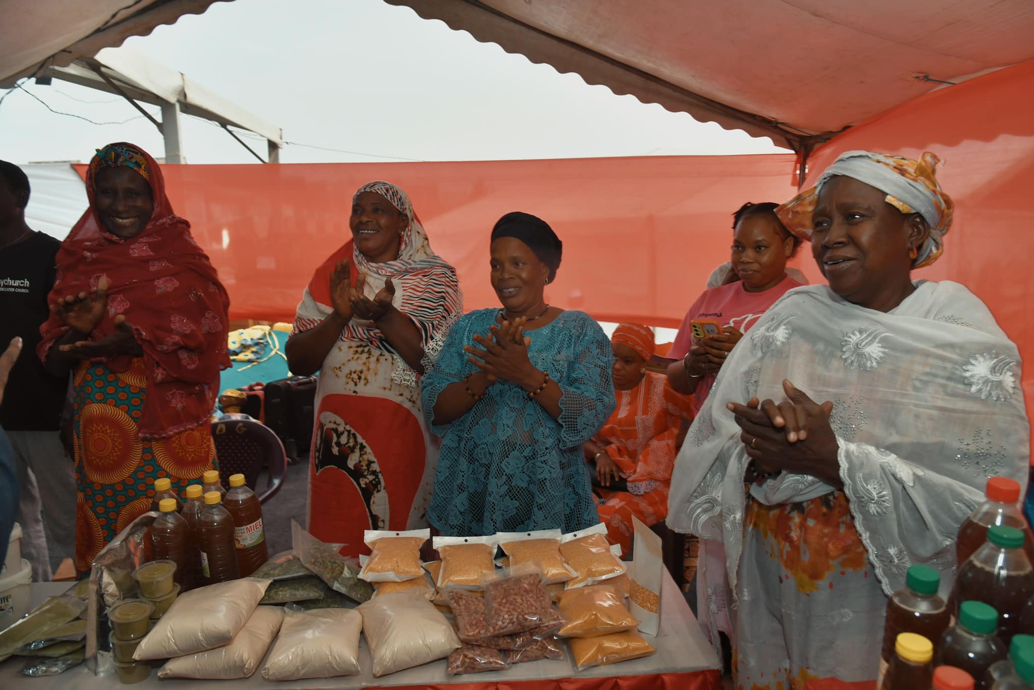 Foire Internationale de Dakar | Ousmane Sylla à la rencontre des ambassadrices de la région de Kédougou